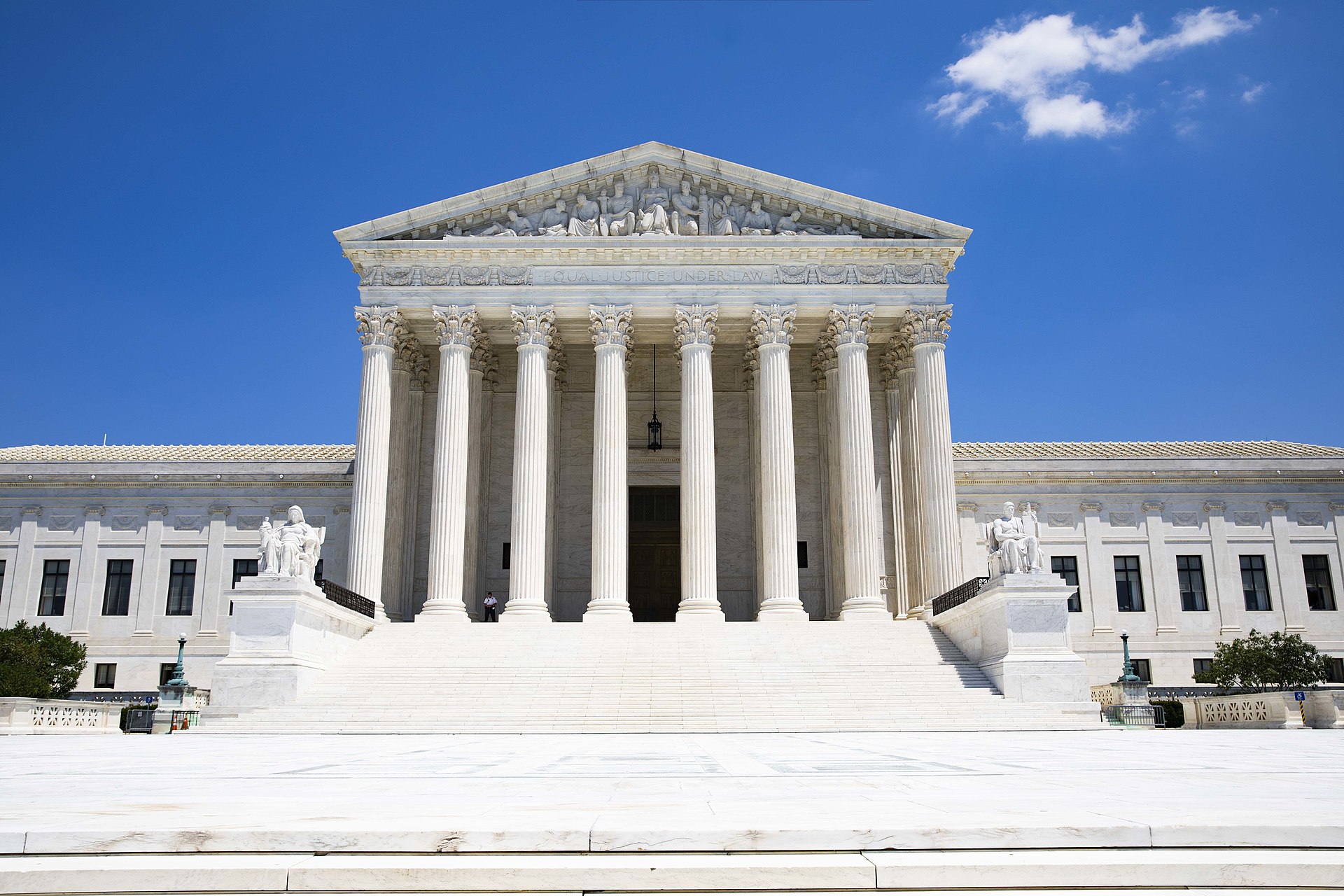 United_States_Supreme_Court_Building,_July_21,_2020
